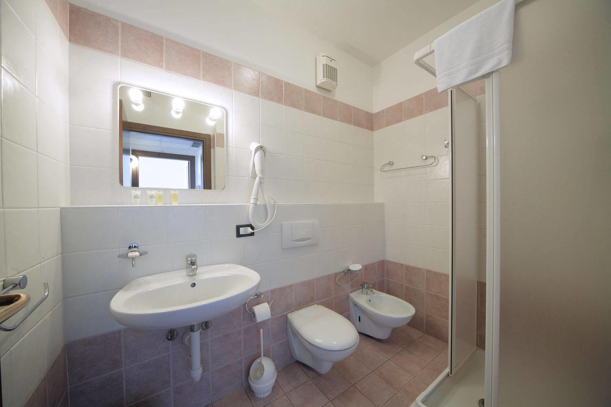 Residence Isolino Вербания Экстерьер фото